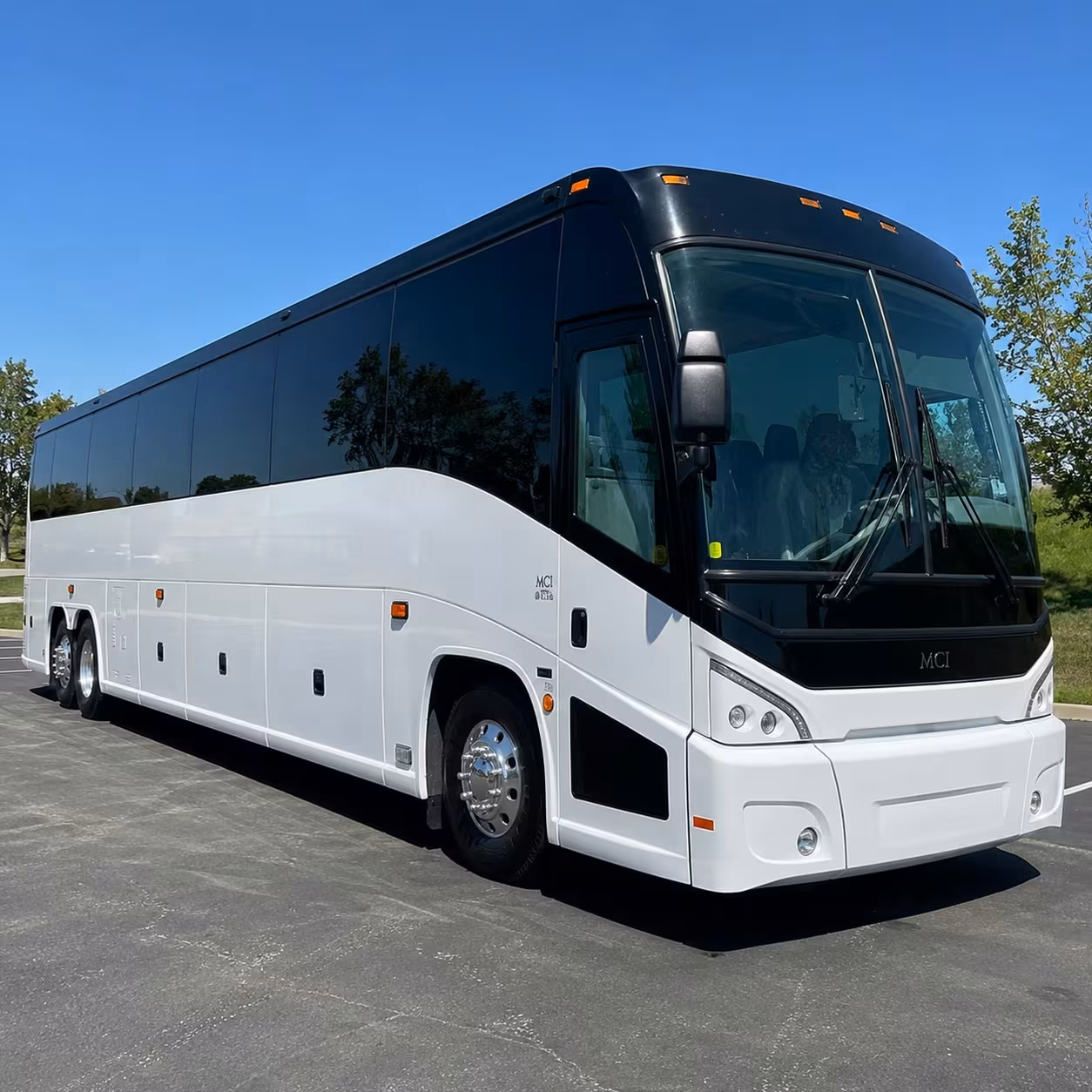 comfortable hemet employee shuttle buses for long commutes